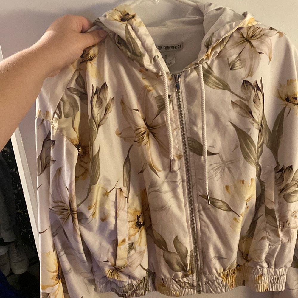 Cropped windbreaker